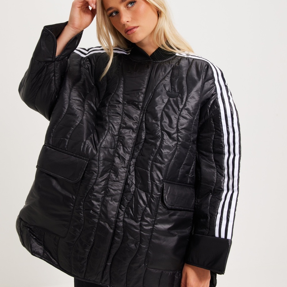 Adidas originals Women's Black Quilted Jacket. One size - Picture 2 of 7